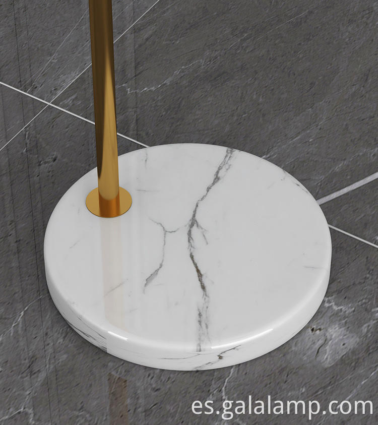 Elegante-lámpara-de-lectura-dorada-con-poste-ajustable Elegant-Gold-Reading-Lamp-with-Adjustable-Pole